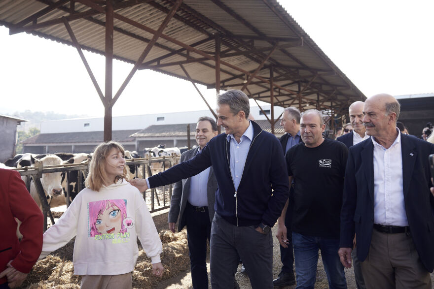 Μητσοτάκης: «Θα στηρίξουμε αγρότες, κτηνοτρόφους» - Τα έργα που ανακοίνωσε από την περιοδεία στην Πιερία