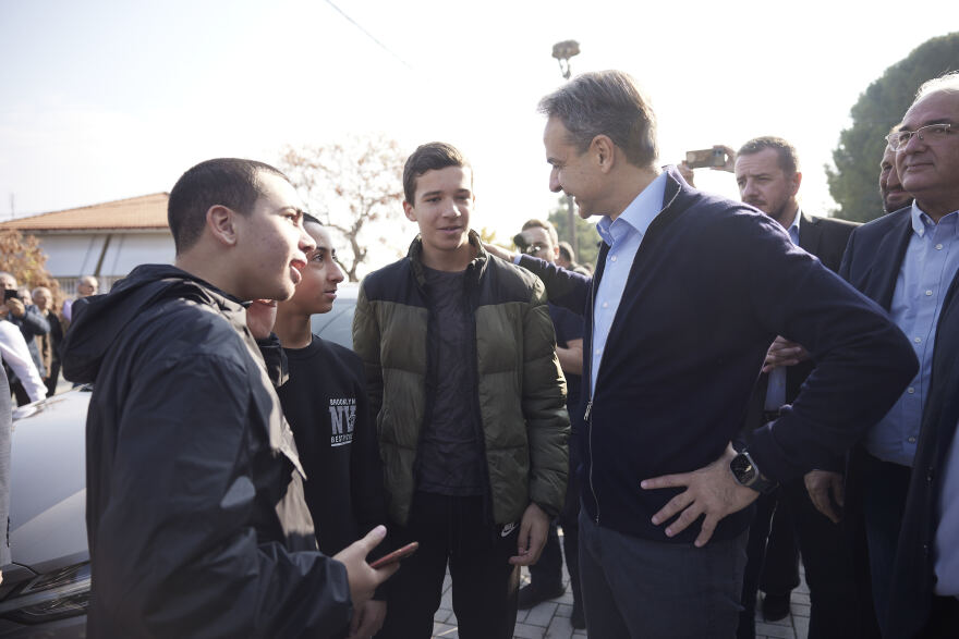 Μητσοτάκης: «Θα στηρίξουμε αγρότες, κτηνοτρόφους» - Τα έργα που ανακοίνωσε από την περιοδεία στην Πιερία