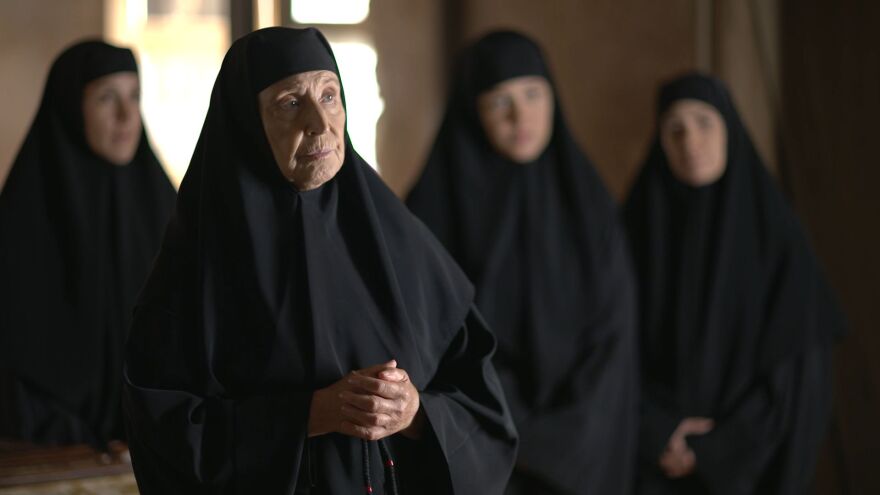 Μαύρο Ρόδο: Η Ελισάβετ λέει ψέματα Μητροπολίτη