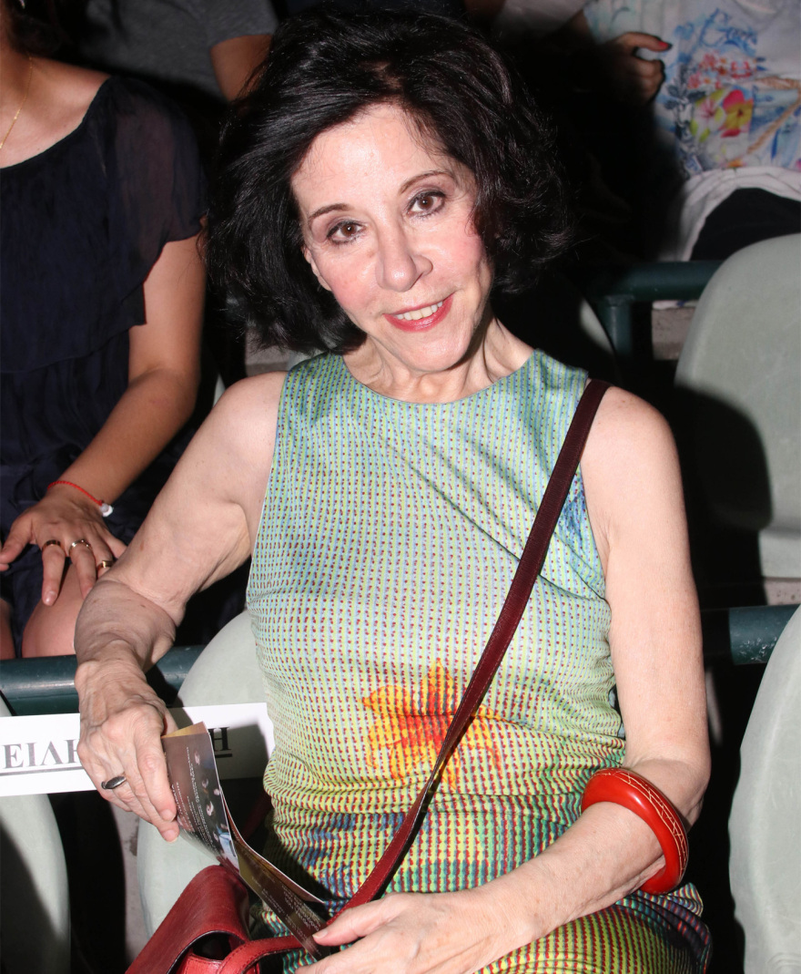 Μίνα Αδαμάκη: «Αντίο» σε μια γυναίκα που αφιερώθηκε με πάθος στην τέχνη της 