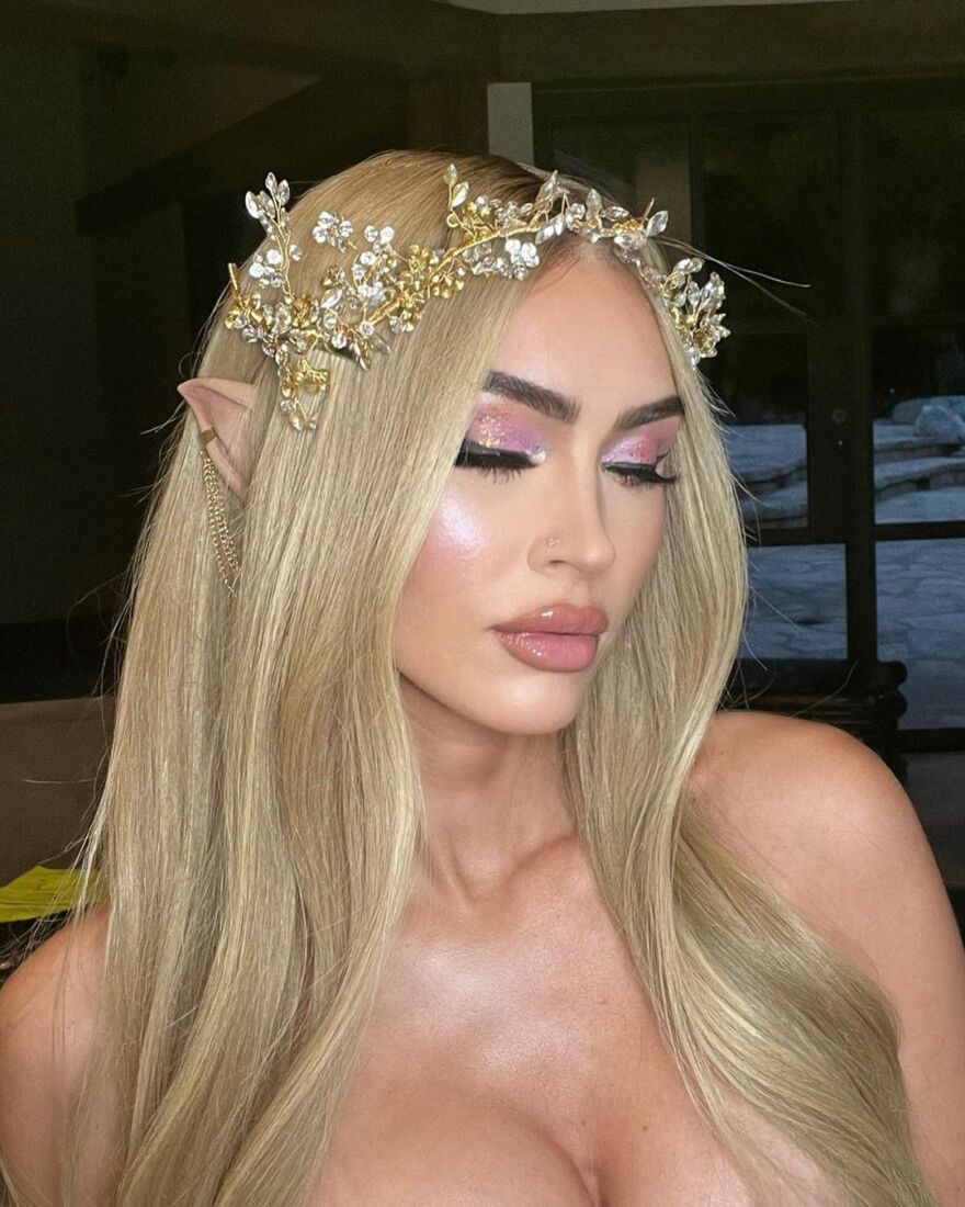 Μέγκαν Φοξ: Η ηθοποιός ποζάρει ημίγυμνη- «Μεταμορφώθηκε» σε ξωτικό 