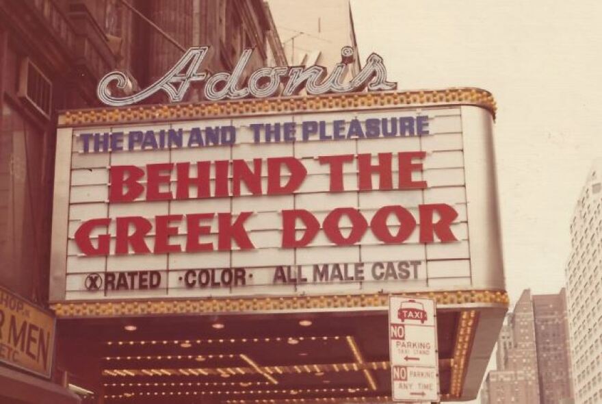 Η κρυφή ζωή της «βασίλισσας του πορνό» της Τάιμς Σκουέρ που γεννήθηκε στη... Θεσσαλονίκη