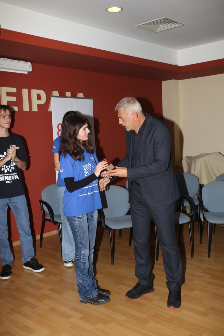 Βράβευση της εθνικής ομάδας ρομποτικής από τον Δήμο Πειραιά