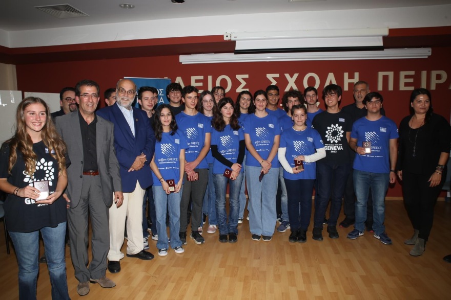 Βράβευση της εθνικής ομάδας ρομποτικής από τον Δήμο Πειραιά