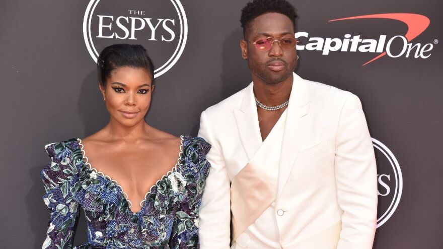 Ο έρωτας χρόνια δεν κοιτά - 10 διάσημες που ερωτεύτηκαν μικρότερους άνδρες