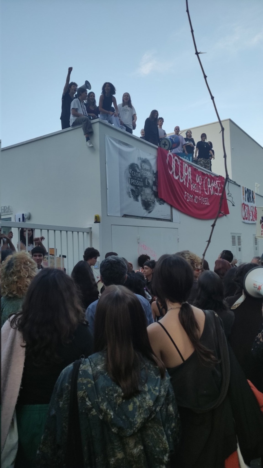 Πορτογαλία: Διαδηλωτές για το κλίμα εισέβαλαν σε κτίριο που μιλούσε ο υπουργός Οικονομικών - Βίντεο