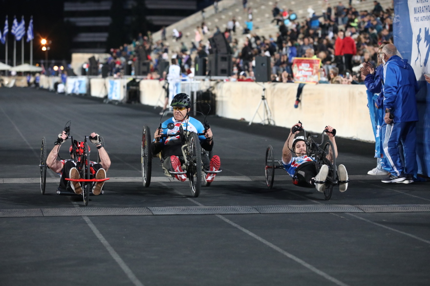 39ος Μαραθώνιος: Χιλιάδες δρομείς κατέκλυσαν την Αθήνα για τα 10 χλμ  - Οι στιγμές που ξεχώρισαν (φωτογραφίες)