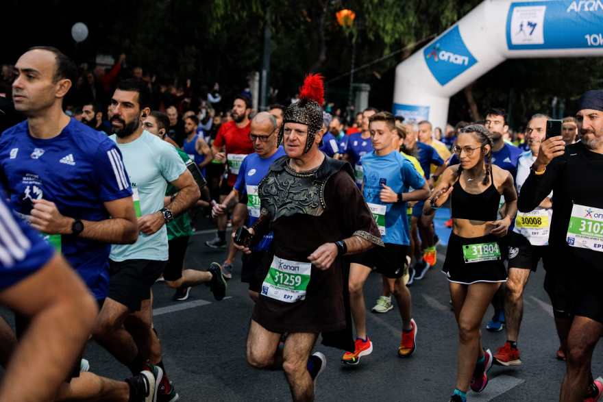 39ος Μαραθώνιος: Χιλιάδες δρομείς κατέκλυσαν την Αθήνα για τα 10 χλμ  - Οι στιγμές που ξεχώρισαν (φωτογραφίες)