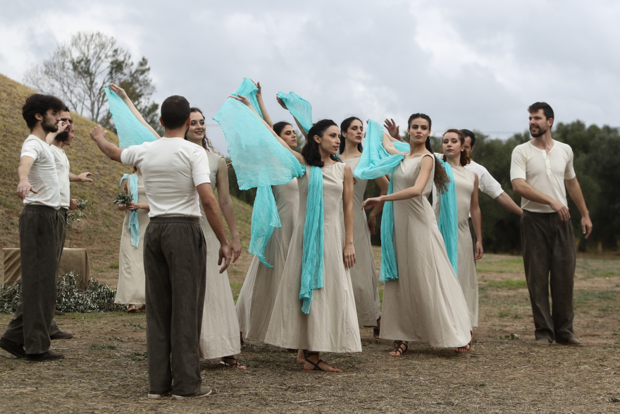 39ος Μαραθώνιος: Συγκίνηση στον Τύμβο του Μαραθώνα - Εικόνες από την τελετή έναρξης