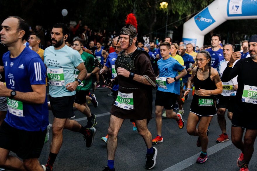 39ος Μαραθώνιος: Χιλιάδες δρομείς κατέκλυσαν την Αθήνα για τα 10 χλμ  - Οι στιγμές που ξεχώρισαν (φωτογραφίες)