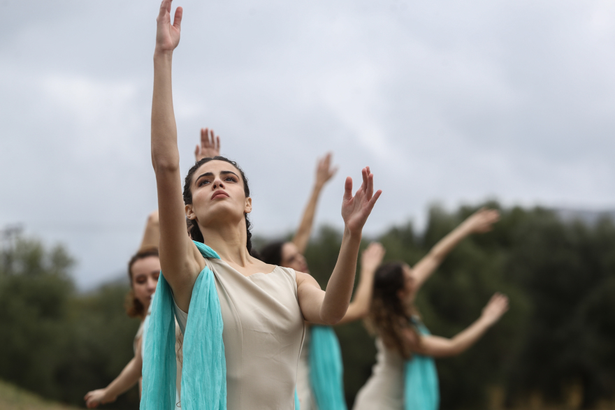 39ος Μαραθώνιος: Συγκίνηση στον Τύμβο του Μαραθώνα - Εικόνες από την τελετή έναρξης