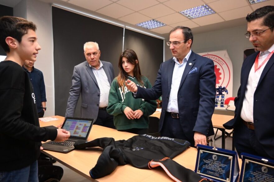 Νότια Κορέα - Διεθνής Ολυμπιάδα Ρομποτικής: «Έξυπνη» ζακέτα έκανε παγκόσμιους πρωταθλητές δύο 13χρονους Έλληνες