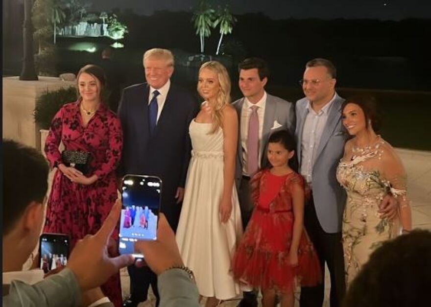Σήμερα ο γάμος της μικρότερης κόρης του Τραμπ με τον δισεκατομμυριούχο Μάικλ Μπούλος
