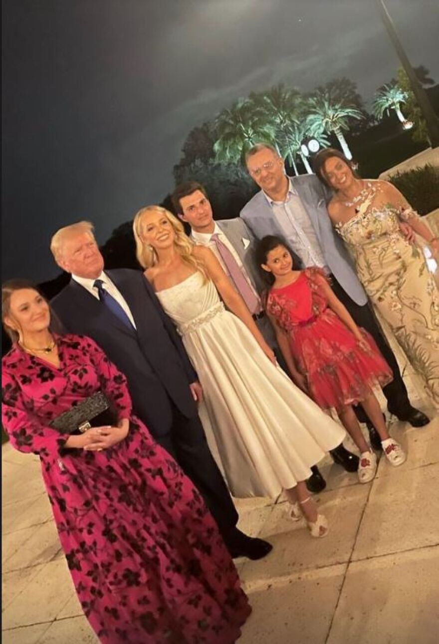 Σήμερα ο γάμος της μικρότερης κόρης του Τραμπ με τον δισεκατομμυριούχο Μάικλ Μπούλος