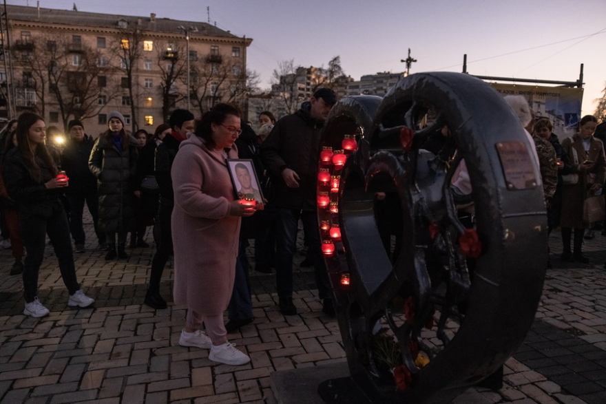 Για 400 ρωσικά εγκλήματα πολέμου στη Χερσώνα μιλά ο Ζελένσκι: «Βρέθηκαν τάφοι με πτώματα αμάχων και στρατιωτικών»
