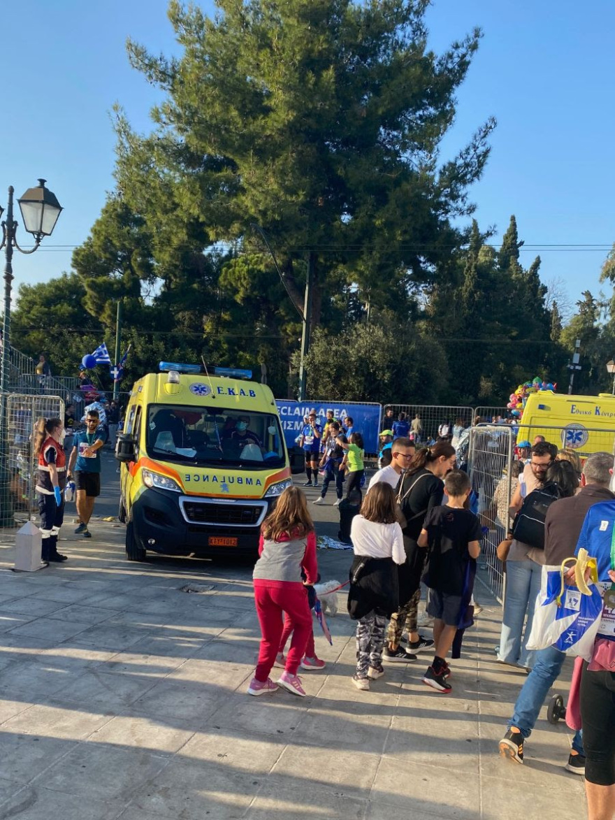 39ος Αυθεντικός Μαραθώνιος: Πρώτες βοήθειες σε 1.342 αθλητές έδωσε σήμερα το ΕΚΑΒ