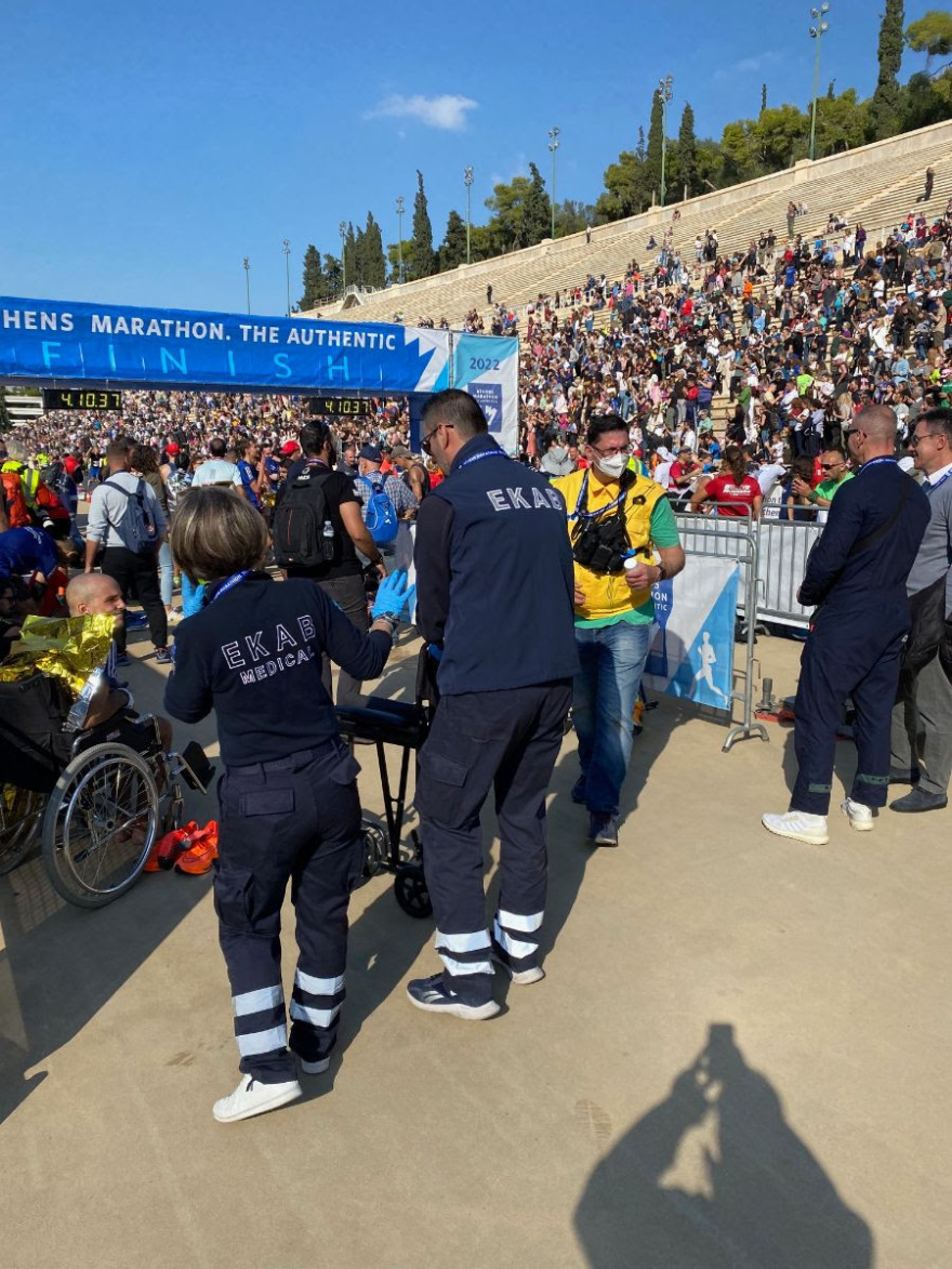 39ος Αυθεντικός Μαραθώνιος: Πρώτες βοήθειες σε 1.342 αθλητές έδωσε σήμερα το ΕΚΑΒ