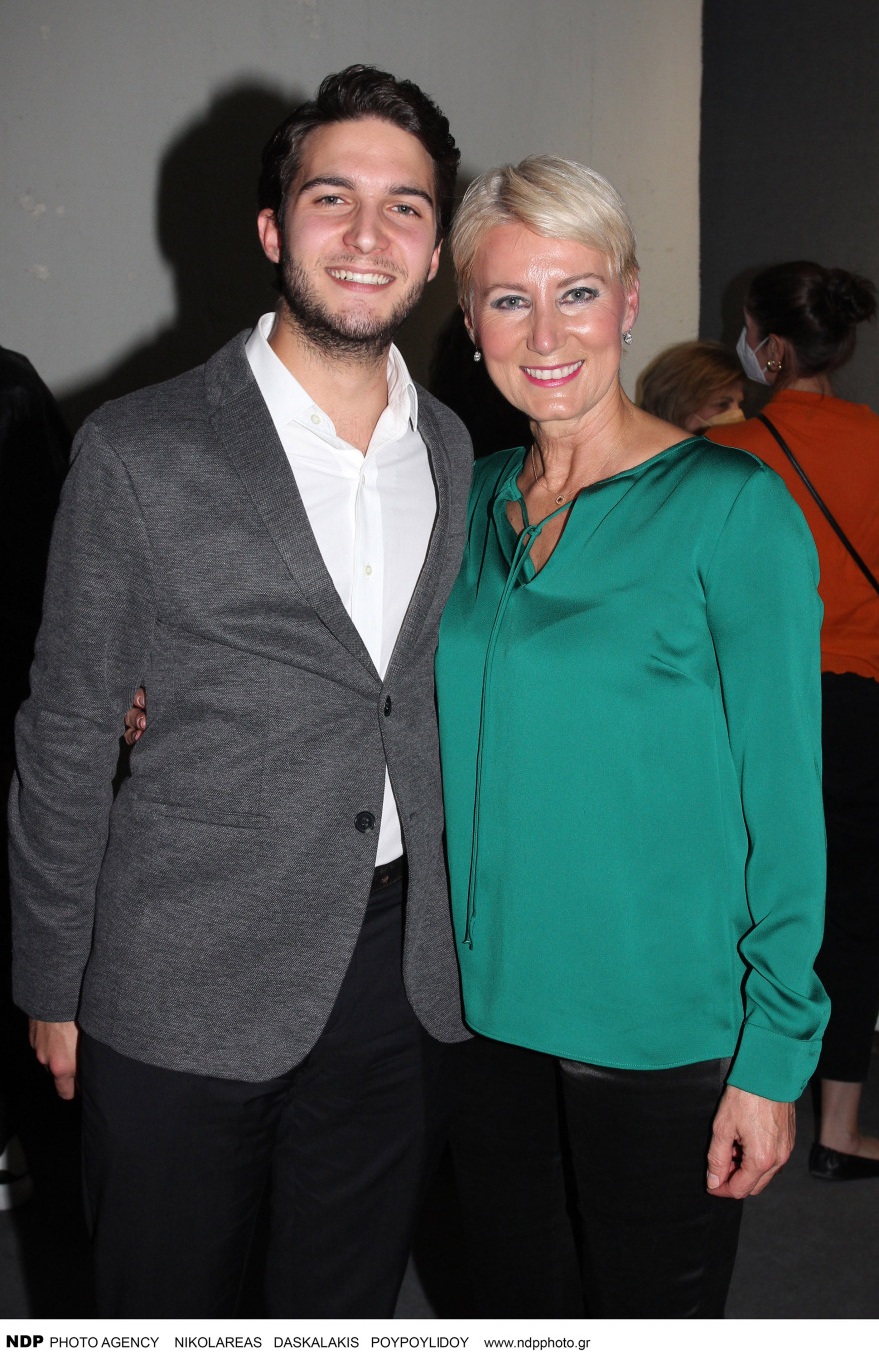 Νατάσσα Παζαΐτη: Πρωταγωνίστρια στη «Θεία από το Σικάγο» - Δείτε φωτογραφίες