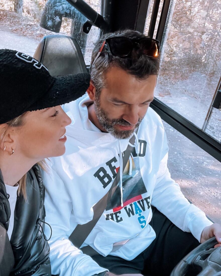 Αθηνά Οικονομάκου: Εύχεται στον Φίλιππο Μιχόπουλο για τη γιορτή του με τρυφερές τους φωτογραφίες