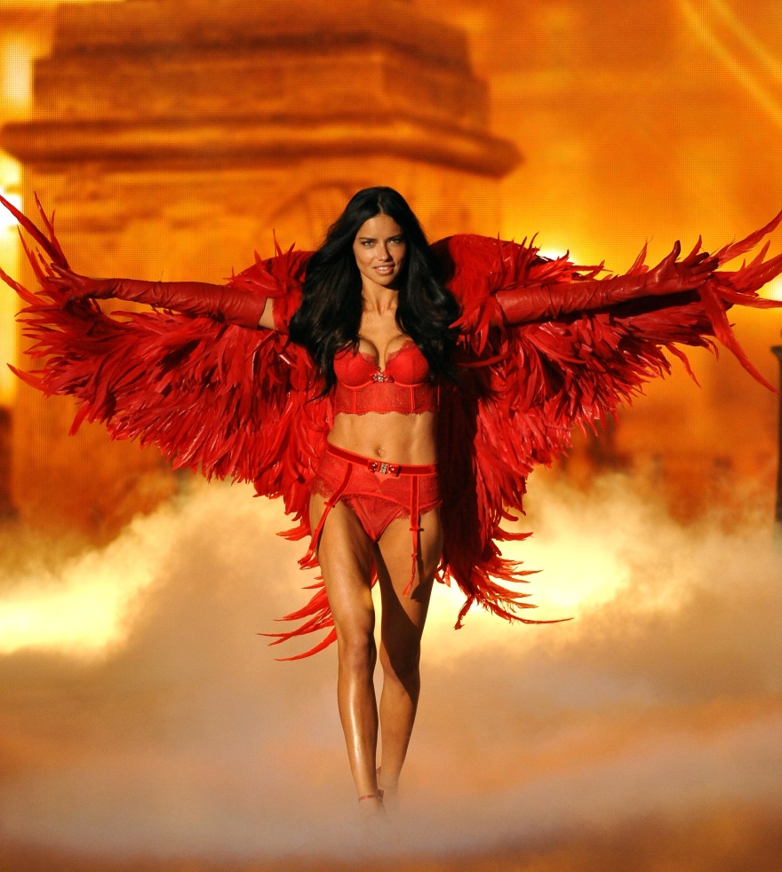 Ζιζέλ: Είναι το πιο ακριβοπληρωμένο «αγγελάκι» στην ιστορία της Victoria's Secret