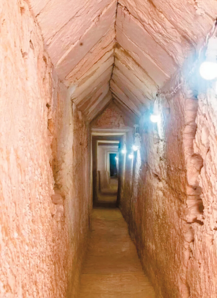 Η μυστική σήραγγα και οι θρύλοι για τον τάφο της Κλεοπάτρας