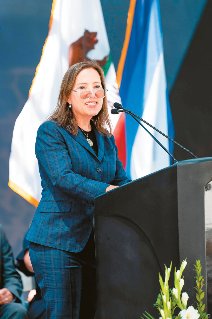 Ελένη Κουναλάκη: Ποια είναι η «σιδηρά κυρία» της Καλιφόρνιας με ρίζες στην Αρκαδία