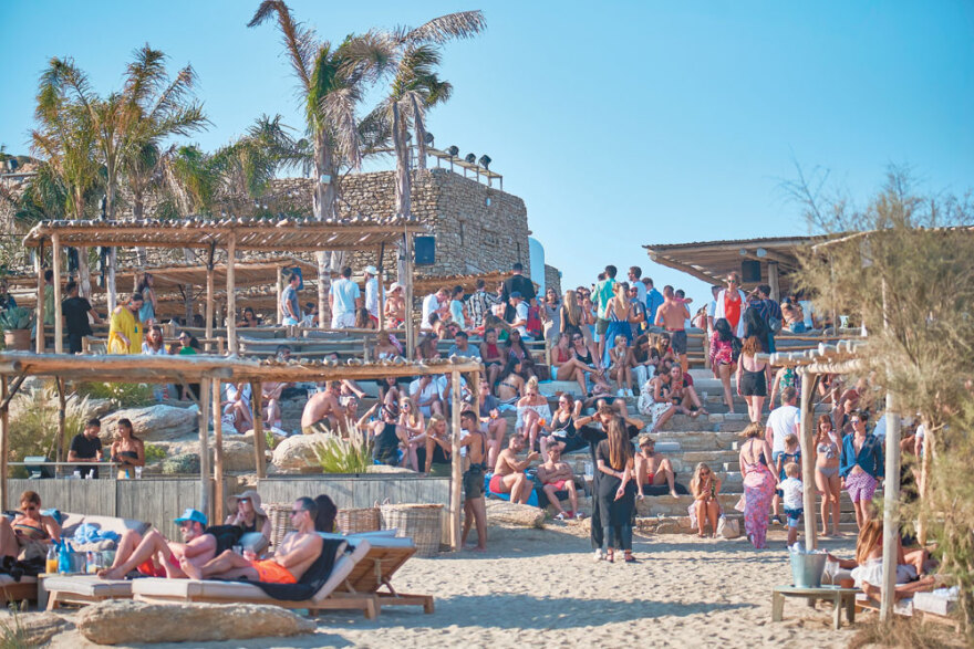 Μύκονος: Eπεσε στο πηγάδι του  «Σκορπιού» και ζητά αποζημίωση εκατομμυρίων