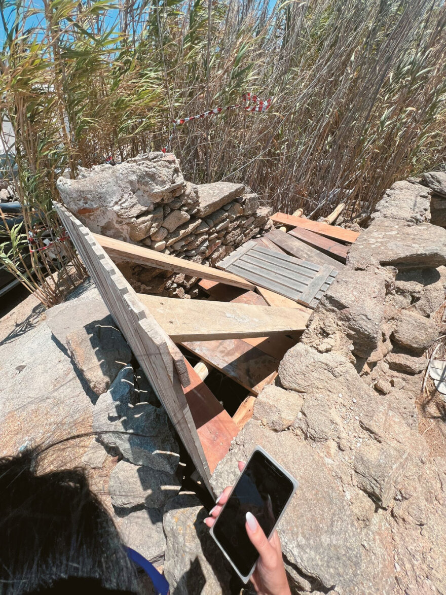 Μύκονος: Eπεσε στο πηγάδι του  «Σκορπιού» και ζητά αποζημίωση εκατομμυρίων