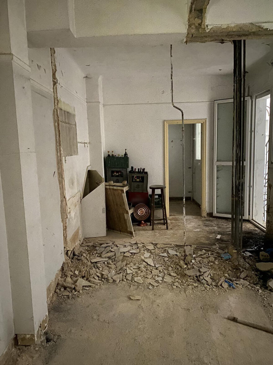 Εξάρχεια: Παραμονές Πολυτεχνείου βρήκαν «οπλοστάσιο» με πέτρες και υλικά για μολότοφ