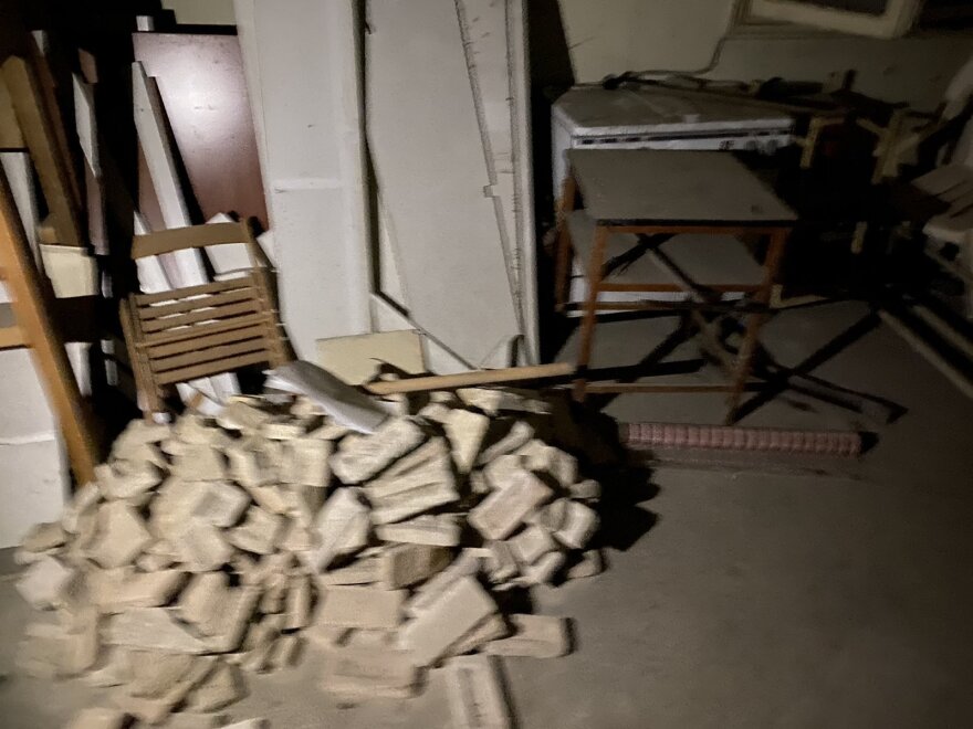 Εξάρχεια: Παραμονές Πολυτεχνείου βρήκαν «οπλοστάσιο» με πέτρες και υλικά για μολότοφ