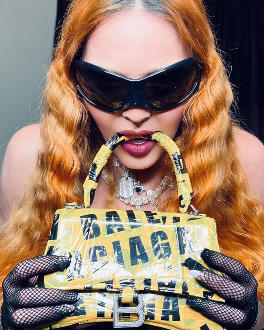 Φωτογραφίες: Η 64χρονη Μαντόνα ποζάρει τόπλες και ενοχλεί τους followers της