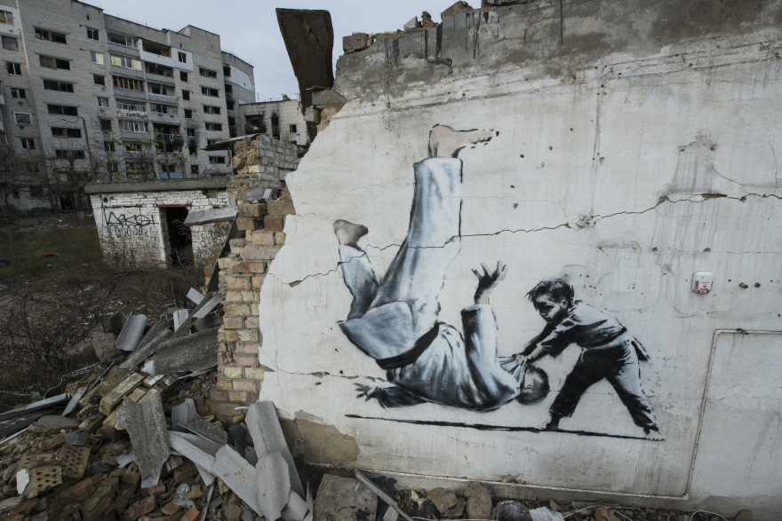 Πόλεμος στην Ουκρανία: Επτά νέα έργα του Banksy σε ερείπια βομβαρδισμένων κτιρίων - Δείτε φωτογραφίες