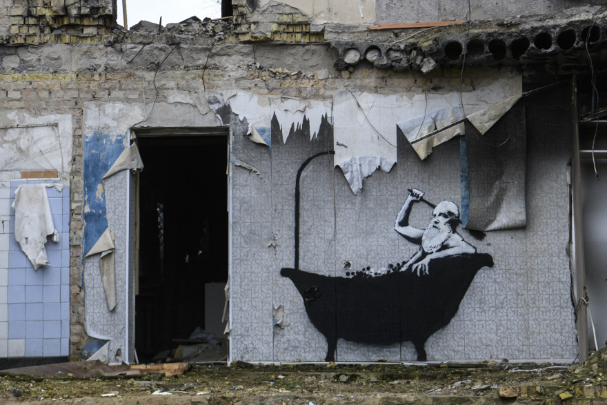 Πόλεμος στην Ουκρανία: Επτά νέα έργα του Banksy σε ερείπια βομβαρδισμένων κτιρίων - Δείτε φωτογραφίες