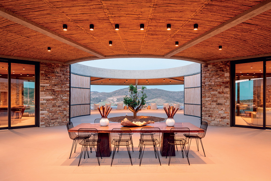 Βίλα Cronus: Στο στρογγυλό παλάτι των 7,5 εκατ. στην Αντίπαρο