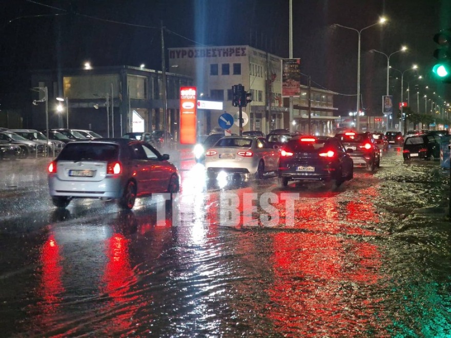 Πάτρα: Προβλήματα από την κακοκαιρία - Πλημμύρισαν δρόμοι, δεκάδες κλήσεις στην Πυροσβεστική