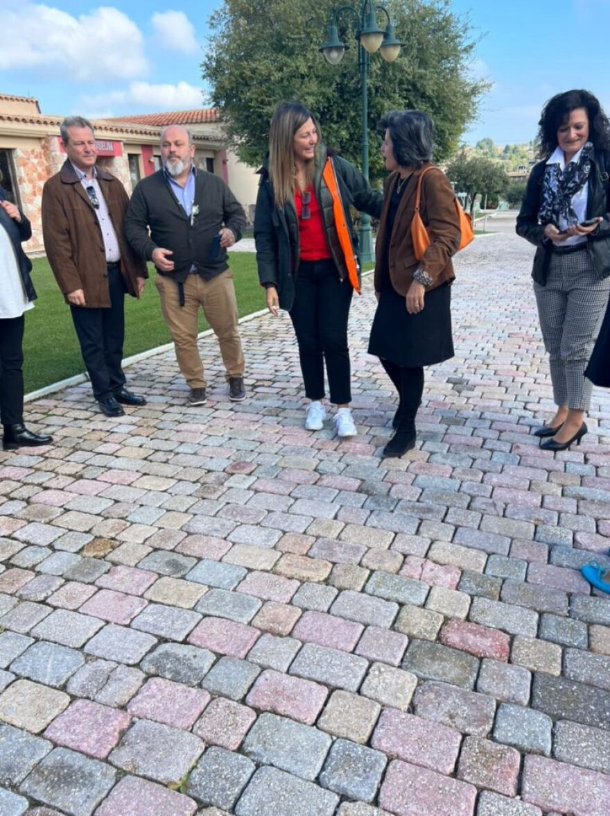 Σοφία Ζαχαράκη: Οδοιπορικό στον Αττικό Αμπελώνα για την ανάδειξη του οινοτουρισμού