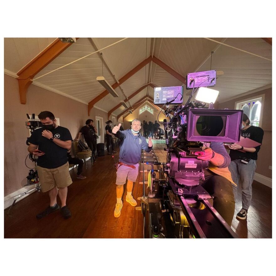 Sex Education: Κυκλοφόρησαν φωτογραφίες από τα backstage της 4ης σεζόν