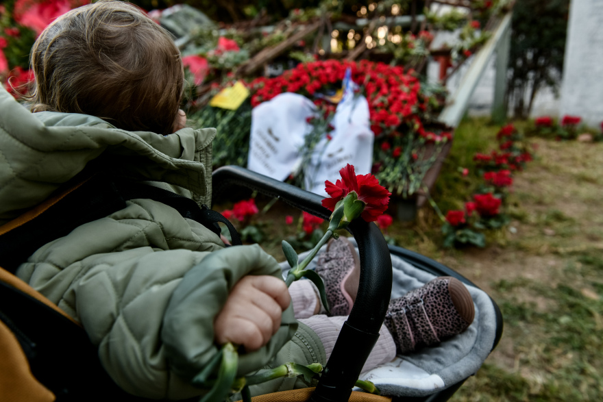 Επέτειος Πολυτεχνείου: Συγκινούν οι παιδικές ζωγραφιές - Δείτε φωτογραφίες