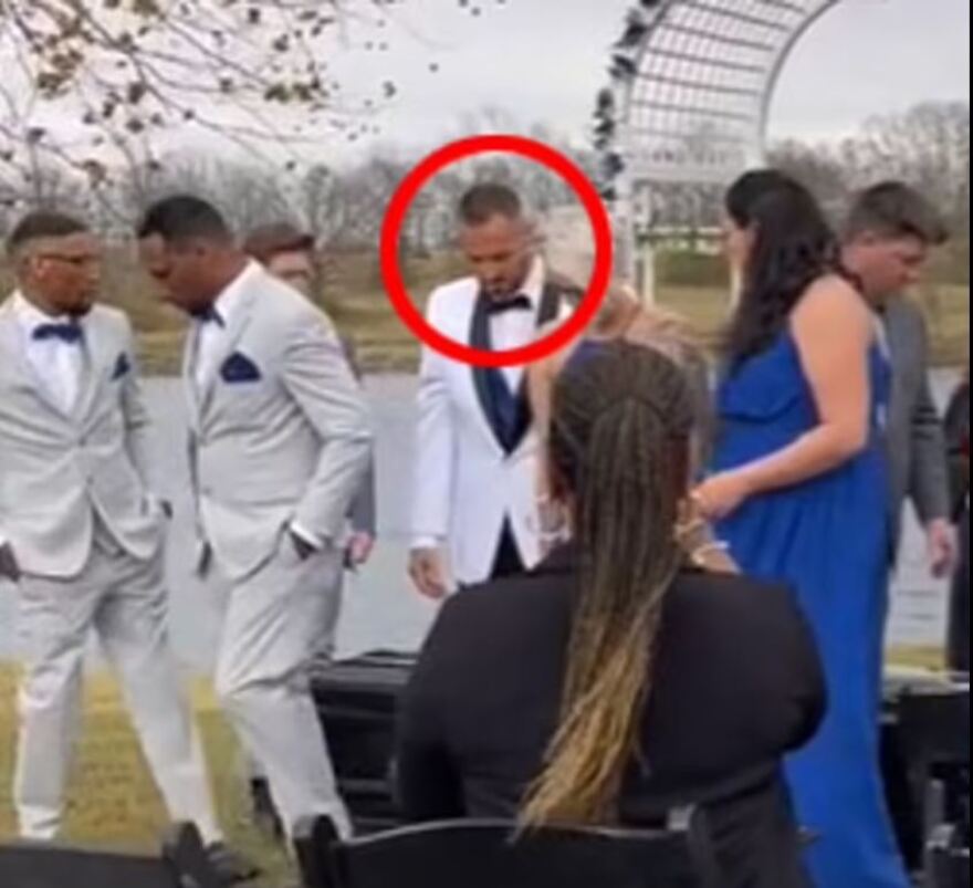 Βίντεο: Γαμπρός έφτασε στον γάμο του με φέρετρο