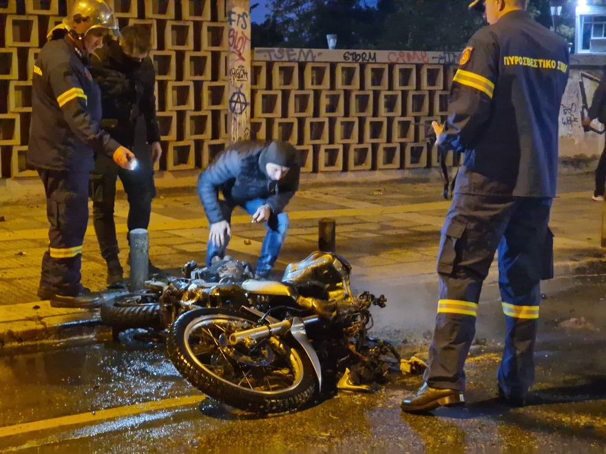 Θεσσαλονίκη: Επίθεση με μολότοφ σε αστυνομικούς έξω από το ΑΠΘ, επτά προσαγωγές - Βίντεο