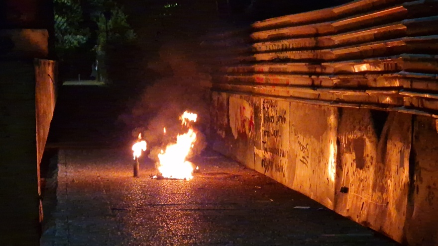 Θεσσαλονίκη: Επίθεση με μολότοφ σε αστυνομικούς έξω από το ΑΠΘ, επτά προσαγωγές - Βίντεο