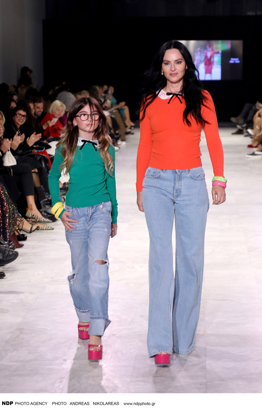 Ζενεβιέβ Μαζαρί: Περπάτησε στην πασαρέλα με την κόρη της