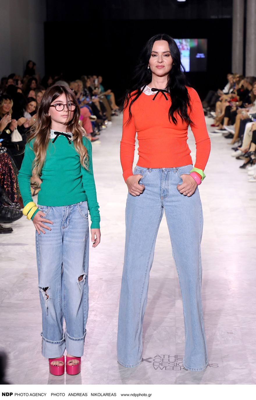 Ζενεβιέβ Μαζαρί: Περπάτησε στην πασαρέλα με την κόρη της