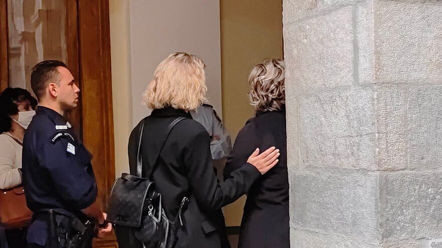 Δολοφονία Γαρυφαλλιάς στη Φολέγανδρο: Με δρακόντεια μέτρα ο δράστης στο δικαστήριο