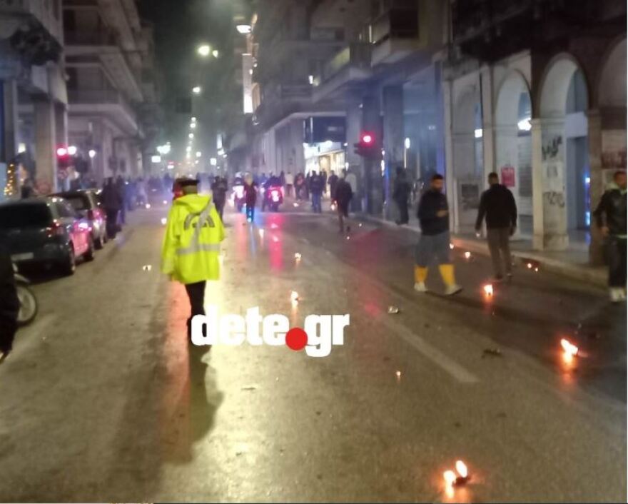 Πολυτεχνείο: Επεισόδια μετά την πορεία στη Θεσσαλονίκη - Καταστροφές στο ΑΠΘ