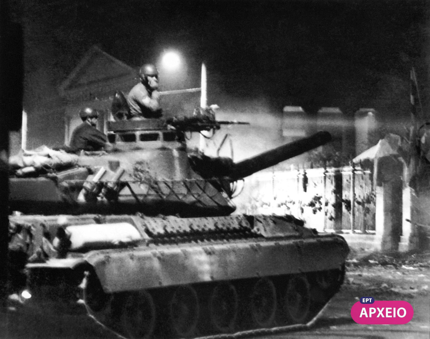 Επέτειος του Πολυτεχνείου: Οι τρεις ημέρες της εξέγερσης σε τρία «κλικ» του Αριστοτέλη Σαρρηκώστα