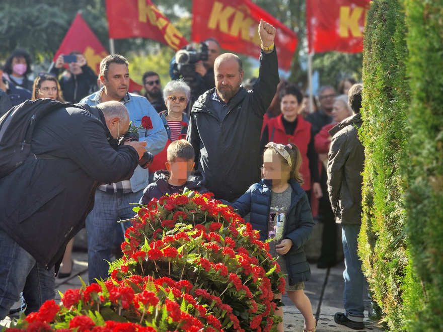 Πολυτεχνείο: Με πυρσούς και συνθήματα η κατάθεση στεφάνων στη Θεσσαλονίκη - Ο «χάρτης» των κινητοποιήσεων