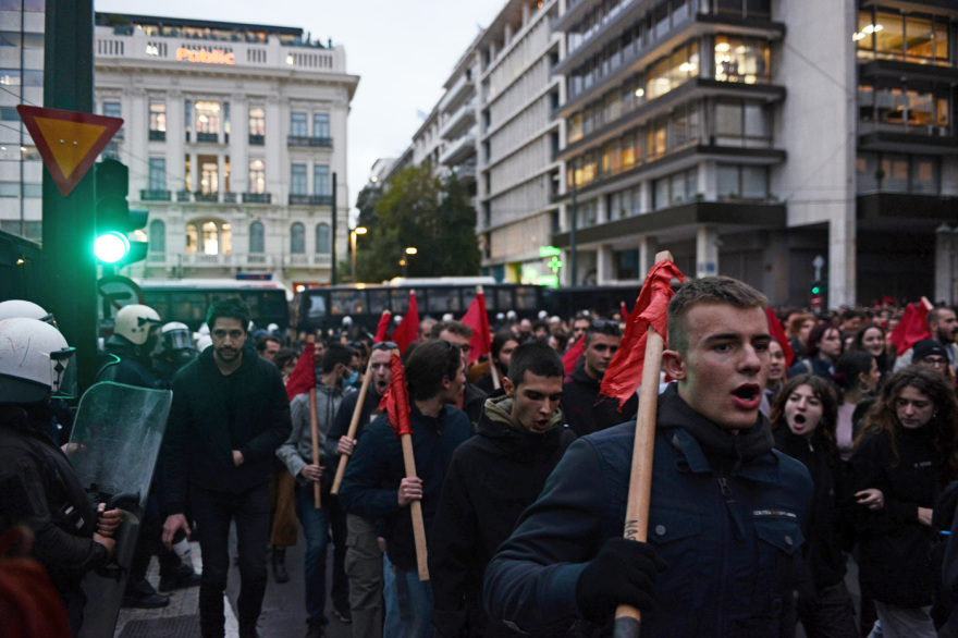 Πολυτεχνείο: Ειρηνική η πορεία στην Αθήνα - Άνοιξαν οι δρόμοι