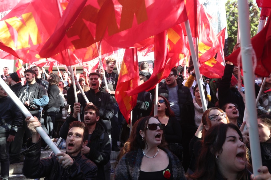 Πολυτεχνείο: Με πυρσούς και συνθήματα η κατάθεση στεφάνων στη Θεσσαλονίκη - Ο «χάρτης» των κινητοποιήσεων