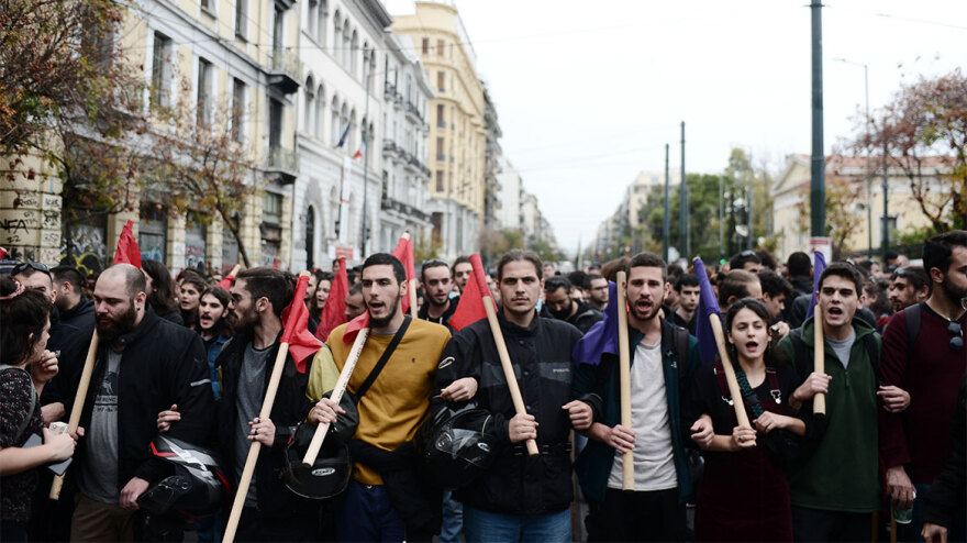 Πολυτεχνείο: Ειρηνική η πορεία στην Αθήνα - Άνοιξαν οι δρόμοι